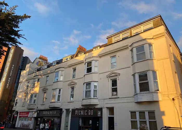 City Surf - By Coastline Retreats - Free Parking Included - Sleeps 5 - City Centre
